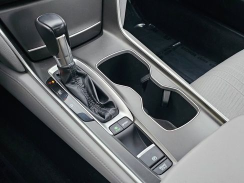 Certified 2018 Honda Accord Touring image 2