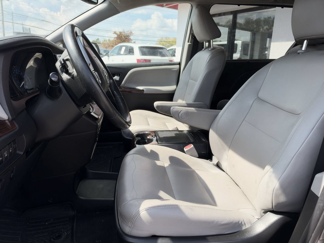 Used 2020 Toyota Sienna Limited Premium AWD/4WD image 4