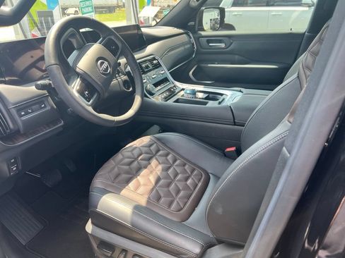 Used 2025 Nissan Armada Platinum Reserve RWD image 2