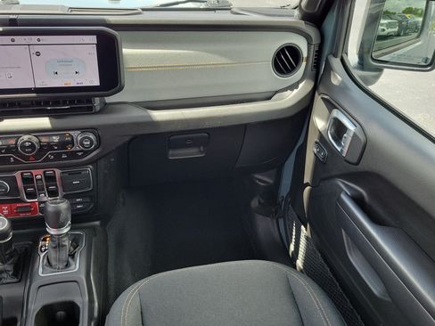 Used 2024 Jeep Gladiator Sport AWD/4WD image 16