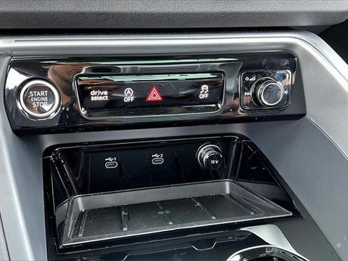 Used 2025 Audi Q5 Premium image 24