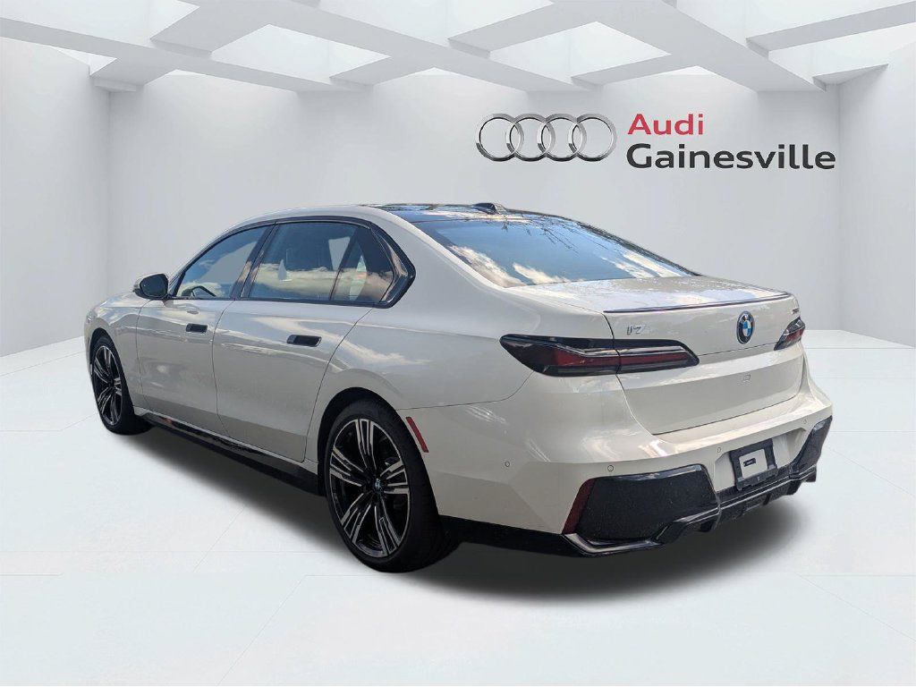 Used 2023 BMW i7 xDrive60 w/ Parking Assistance Package AWD/4WD image 10