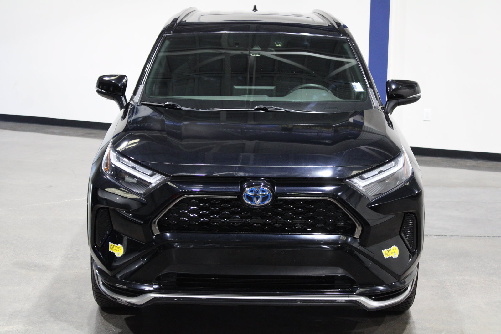 Used 2022 Toyota RAV4 SE w/ Weather & Moonroof Package AWD/4WD image 7
