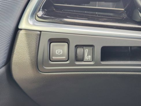 Used 2023 Cadillac XT6 Premium Luxury FWD image 25