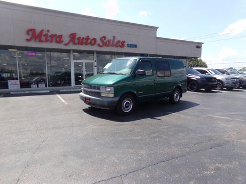 Used 1998 Chevrolet Astro w/ Convenience Group image 3