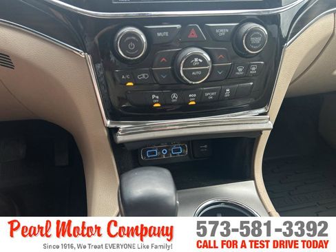 Used 2019 Jeep Grand Cherokee Limited AWD/4WD image 17