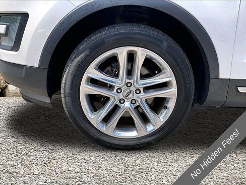 Used 2016 Ford Explorer XLT w/ Equipment Group 202A AWD/4WD image 9