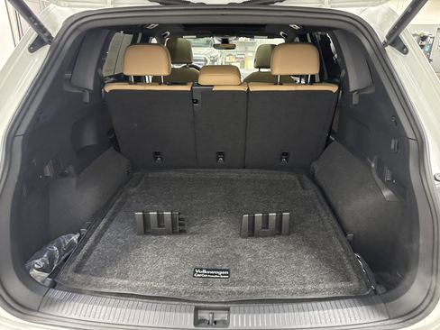 Certified 2024 Volkswagen Tiguan SE R-Line AWD/4WD image 30
