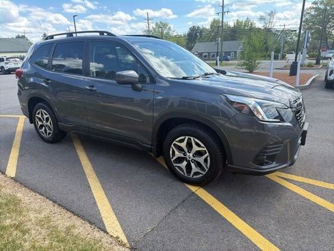 Used 2023 Subaru Forester Premium AWD/4WD image 3
