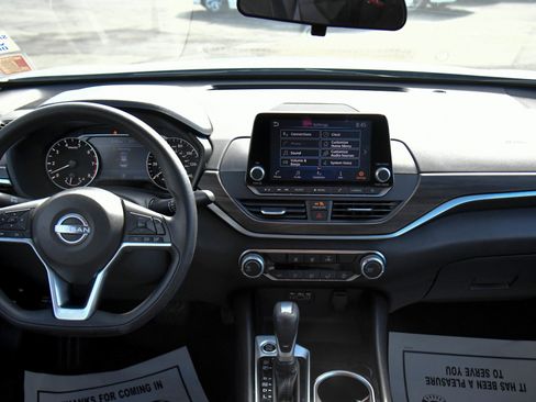 Used 2024 Nissan Altima 2.5 SV FWD image 33