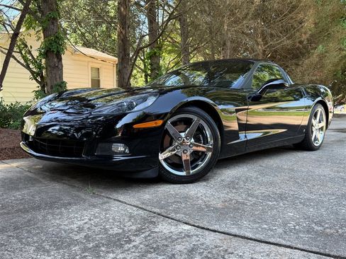 Used 2008 Chevrolet Corvette Coupe w/ Preferred Equipment Group RWD image 2