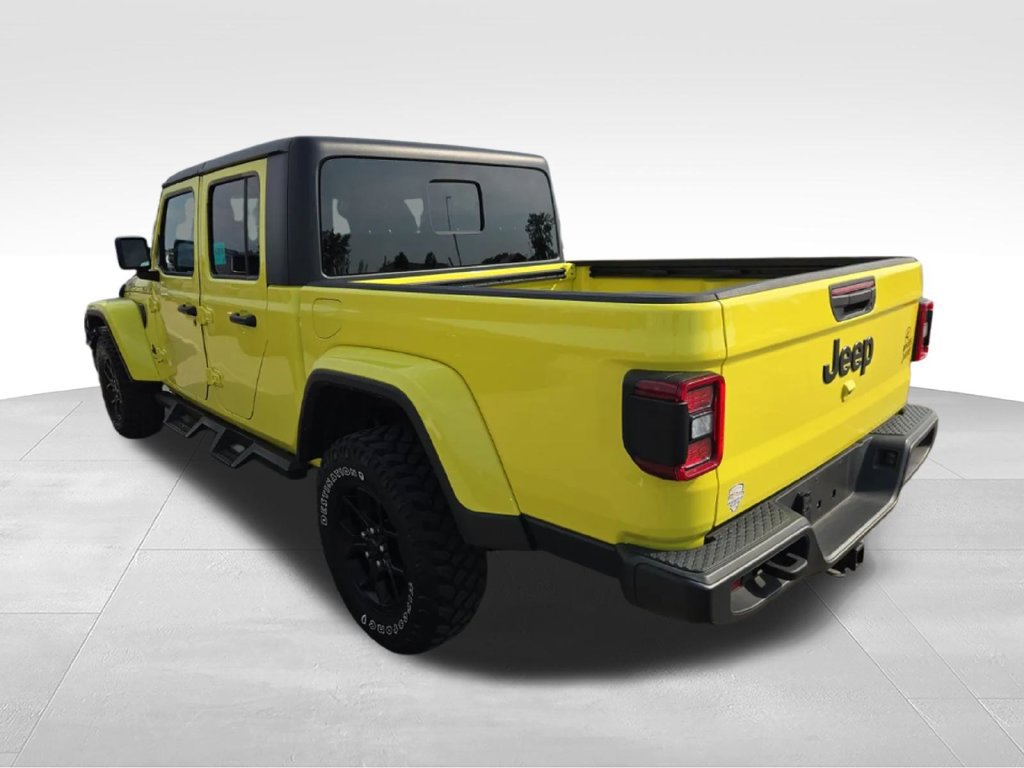 Used 2024 Jeep Gladiator Sport AWD/4WD image 2