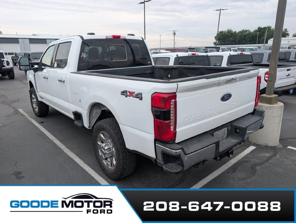 Used 2023 Ford F350 Lariat w/ Lariat Ultimate Package AWD/4WD image 3