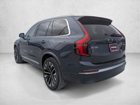 Used 2026 Volvo XC90 B5 Plus w/ Protection Package AWD/4WD image 9