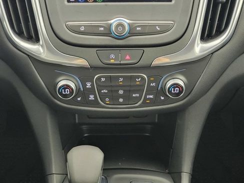 Used 2022 Chevrolet Equinox LT FWD image 23