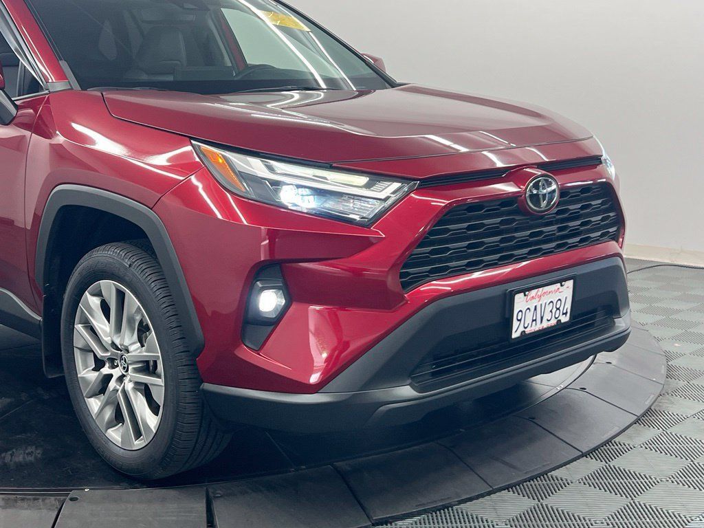 Used 2022 Toyota RAV4 XLE Premium AWD/4WD image 8