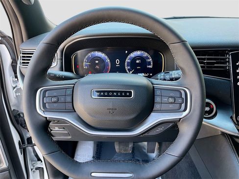 Used 2025 Jeep Wagoneer Series II image 11