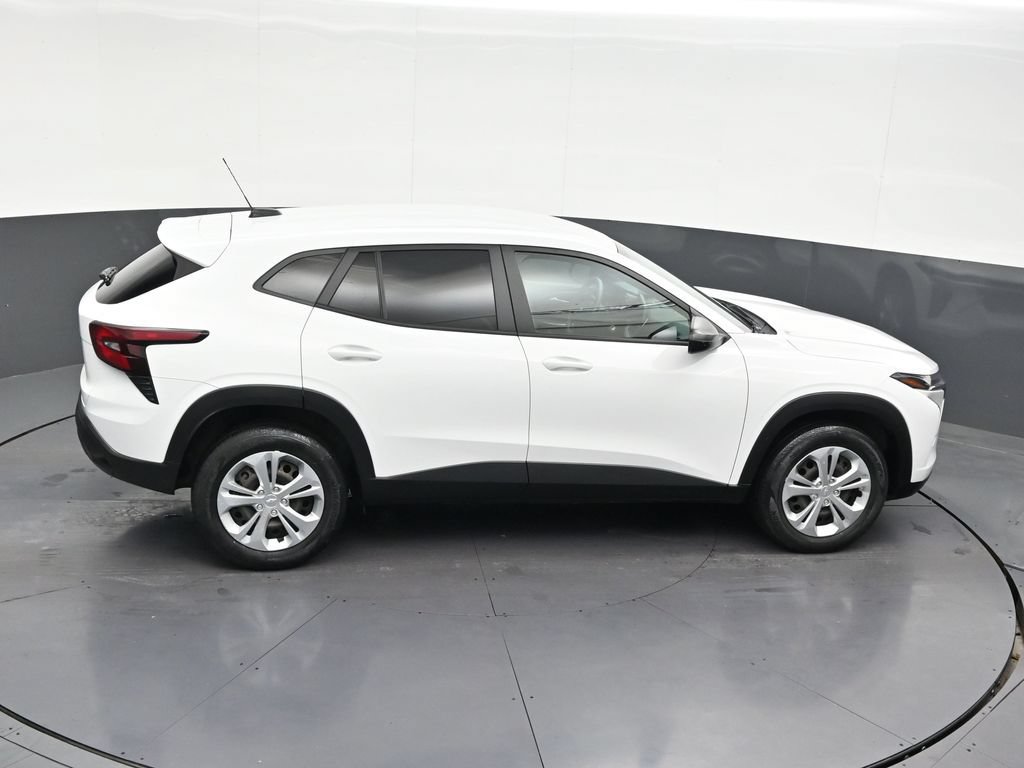 Used 2024 Chevrolet Trax LS w/ Driver Confidence Package FWD image 20