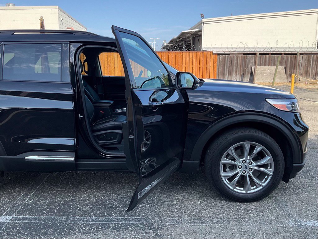 Certified 2024 Ford Explorer XLT w/ Equipment Group 202A AWD/4WD image 31