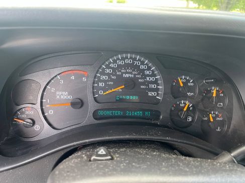Used 2004 Chevrolet Silverado 2500 LT w/ Skid Plate Package AWD/4WD image 7