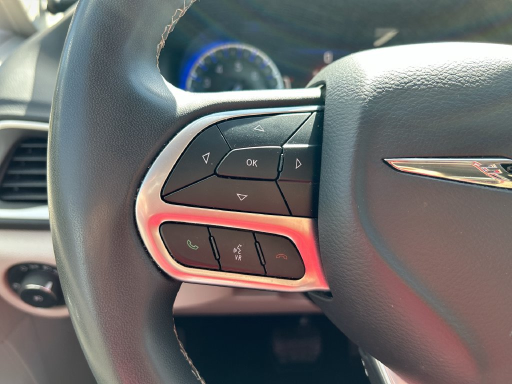 Used 2024 Chrysler Pacifica Touring-L FWD image 16