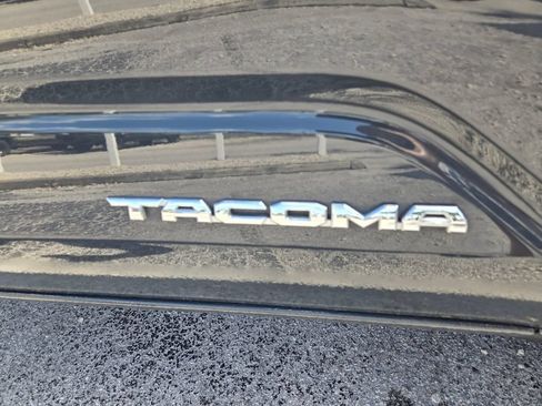Used 2025 Toyota Tacoma SR5 AWD/4WD image 4