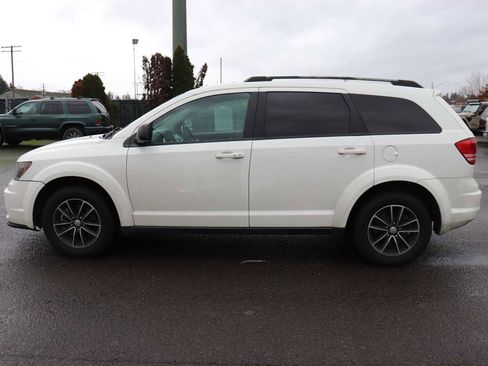Used 2017 Dodge Journey SE w/ Flexible Seating Group image 8