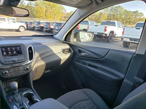 New 2022 Chevrolet Equinox LT w/ Driver Convenience Package FWD image 34