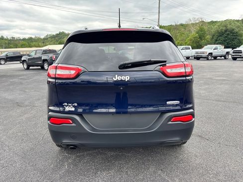 Used 2016 Jeep Cherokee Latitude w/ Comfort/Convenience Group AWD/4WD image 6