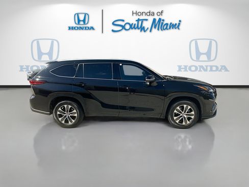 Used 2022 Toyota Highlander XLE image 8