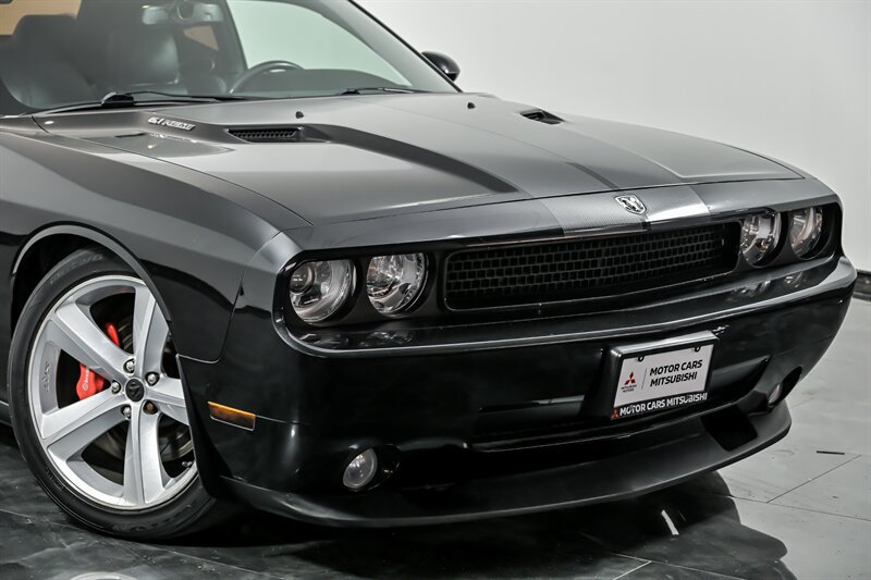 Used 2010 Dodge Challenger SRT8 RWD image 2