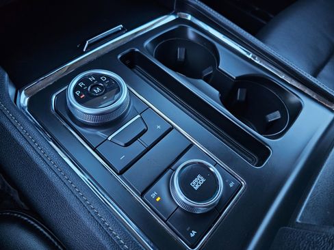 Used 2022 Ford Expedition XLT image 38