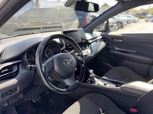 Used 2019 Toyota C-HR XLE image 10