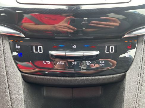 Used 2024 Cadillac XT6 Sport w/ Platinum Package image 38