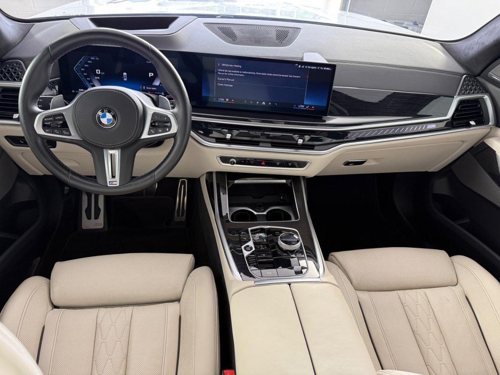 Used 2025 BMW X7 M60i AWD/4WD image 23