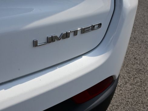 Used 2025 Jeep Compass Limited image 9