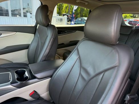 Used 2019 Lincoln Nautilus Select image 15