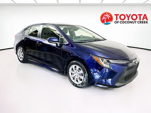 Used 2021 Toyota Corolla LE FWD image 1
