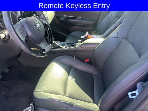 Used 2019 Toyota C-HR Limited image 5