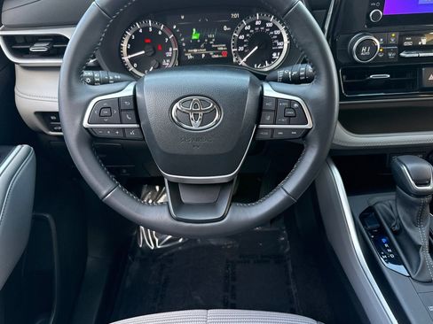 Certified 2024 Toyota Highlander LE image 18