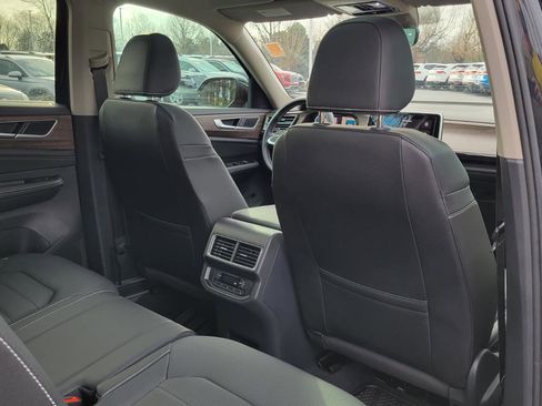 Used 2025 Volkswagen Atlas SEL image 43