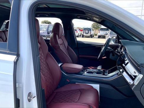Used 2023 Audi SQ7 Premium Plus w/ Executive Package image 9