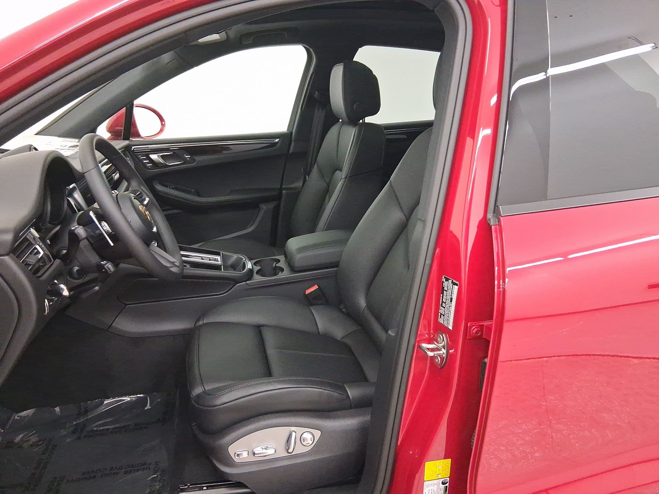 Used 2026 Porsche Macan AWD/4WD image 5