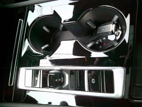 Used 2025 Volkswagen Atlas Cross Sport SEL Premium R-Line image 17