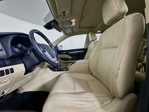 Used 2018 Toyota Highlander XLE FWD image 13