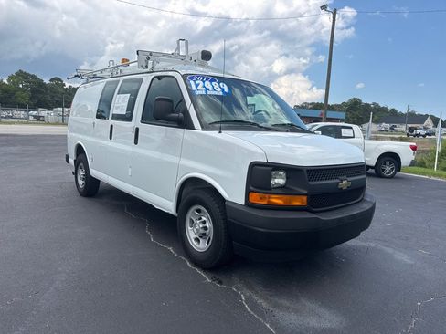 Used 2017 Chevrolet Express 2500 w/ Cold Climate Package RWD image 7