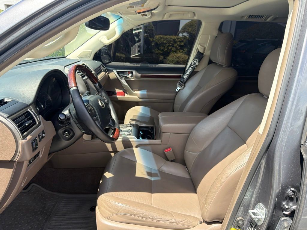 Used 2018 Lexus GX 460 Premium w/ Premium Package AWD/4WD image 14