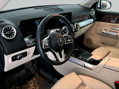 Used 2023 Mercedes-Benz GLB 250 4MATIC image 18