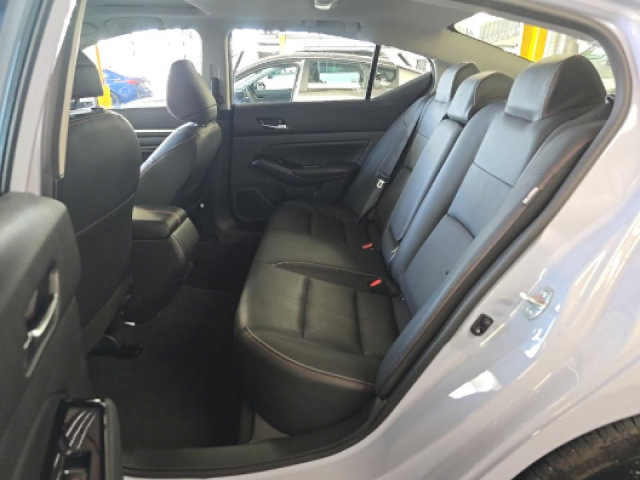 Used 2023 Nissan Altima 2.5 SR w/ SR Premium Package FWD image 9