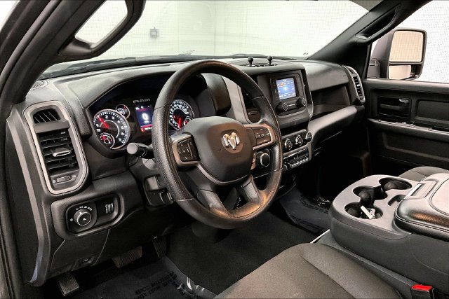 Used 2024 RAM 2500 Tradesman w/ Chrome Appearance Group AWD/4WD image 16